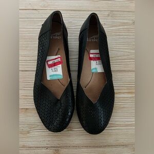 Dansko Black Perforated Leather Comfort Flats Women’s Size 8.5
